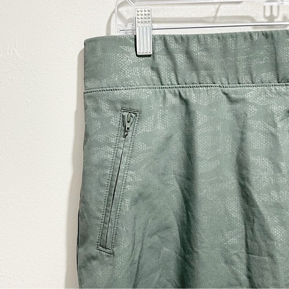 ORVIS Women’s Classic Green Camo Embossed Pull-On Travel Skort Pockets Size L - Picture 4 of 6